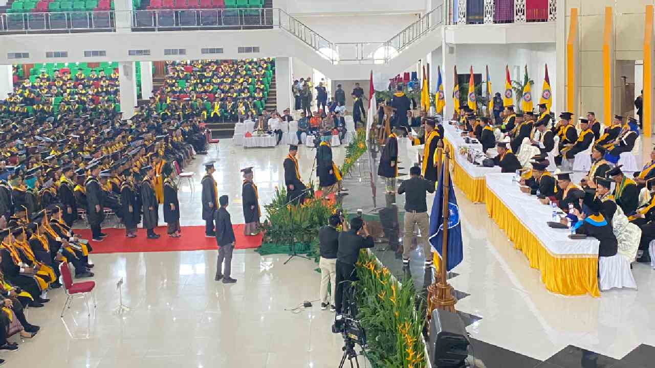 Prosesi Wisuda lulusan UHO Kendari Gelombang I Tahun 2025, Selasa (6/5/2025). Foto: Ist.