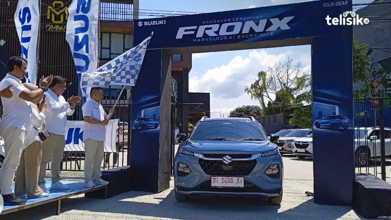Tampak mobil Suzuki fronx resmi berada di dealer PT Megah Putra Kendari. Foto: Erni Yanti/Telisik