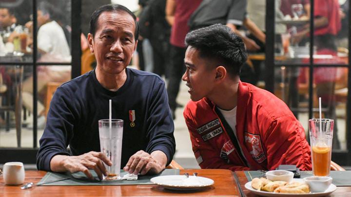 Jokowi masih hitung-hitungan untuk peluang daftar Ketua Umum PSI. Foto: Repro Antara.