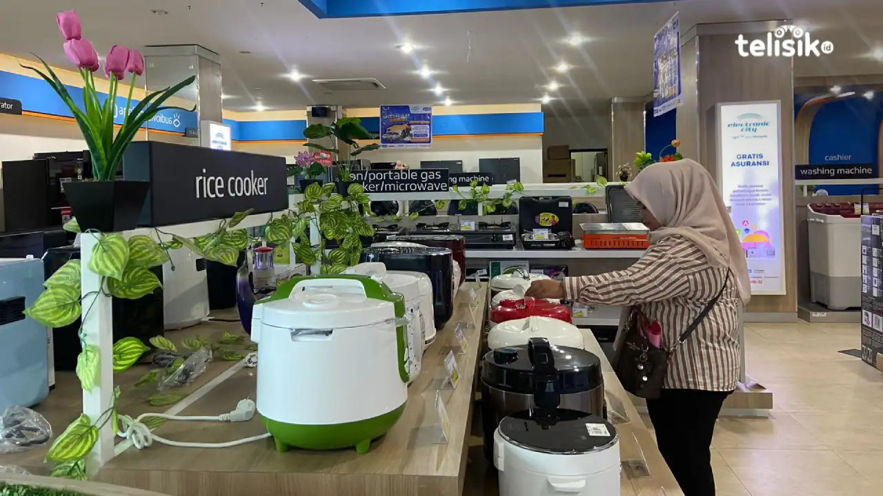 Elektronik City Kendari kembali menghadirkan promo dan diskon. Foto: Ana Pratiwi/Telisik.