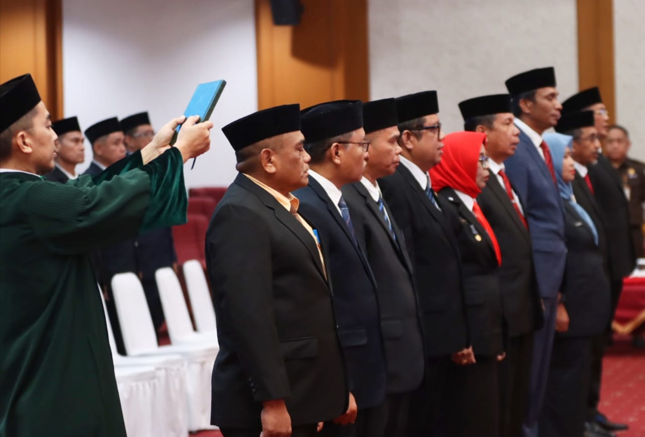 ASR melantik pejabat baru, tiga profesor dapat jatah jabatan strategis pada Senin (26/5/2025). Foto: Ist.