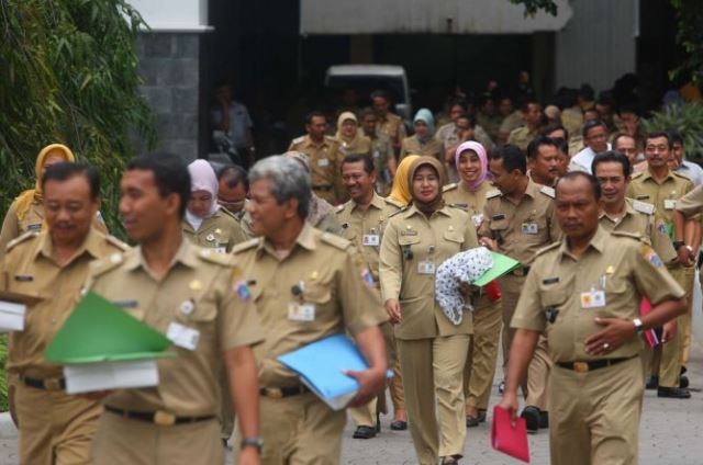 Pensiunan PNS dipastikan menerima gaji ke 13 pada Juni 2025. Foto: Repro Menpan.