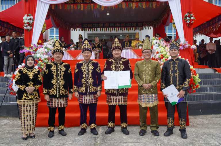 Pemkab Konawe Selatan resmi luncurkan UHC Prioritas 2024 untuk seluruh warga agar bisa berobat gratis, Jumat (2/5/2025). Foto: Ist.