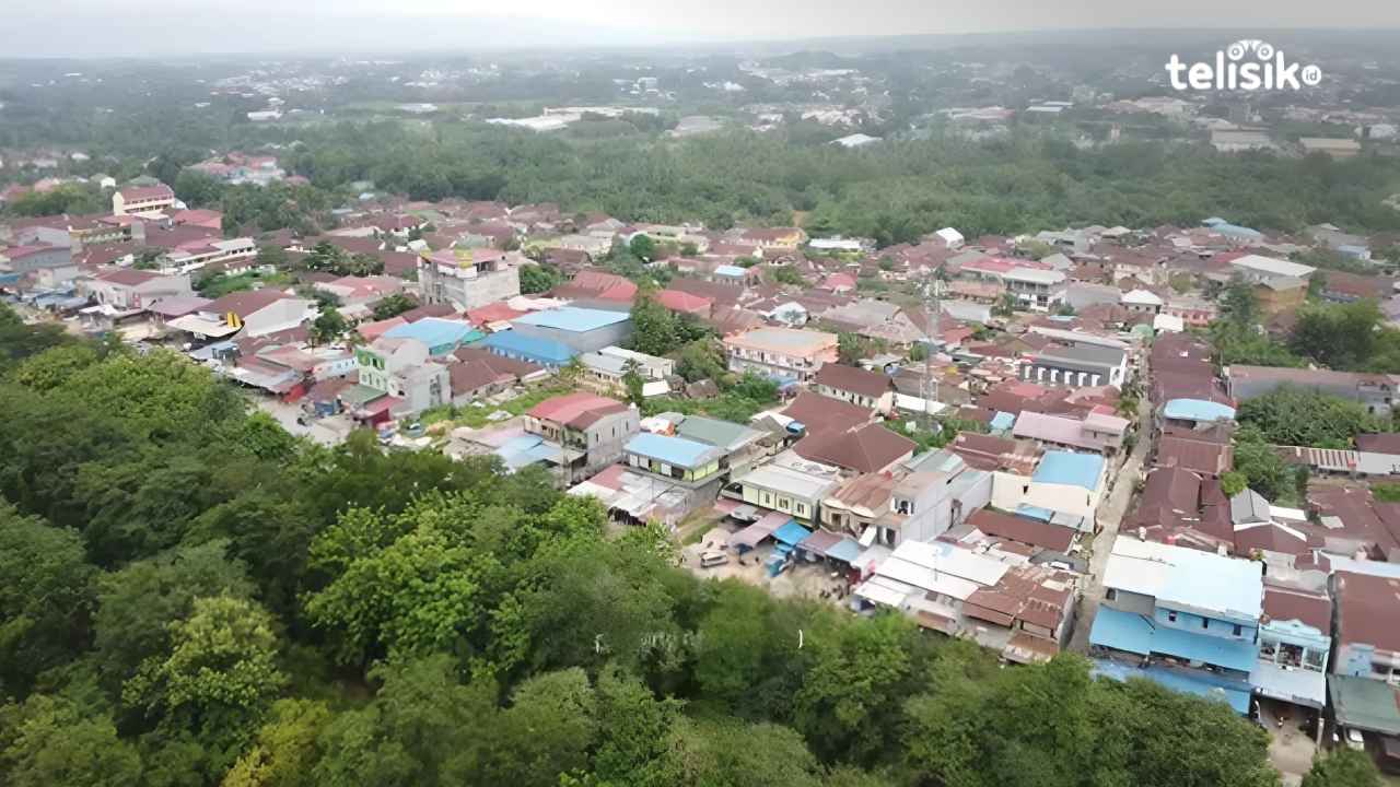 Pemukiman penduduk di Kecamatan Kambu, Kota Kendari, yang beberapa di antaranya dijadikan rumah kos. Foto: Wa Anggun/Telisik
