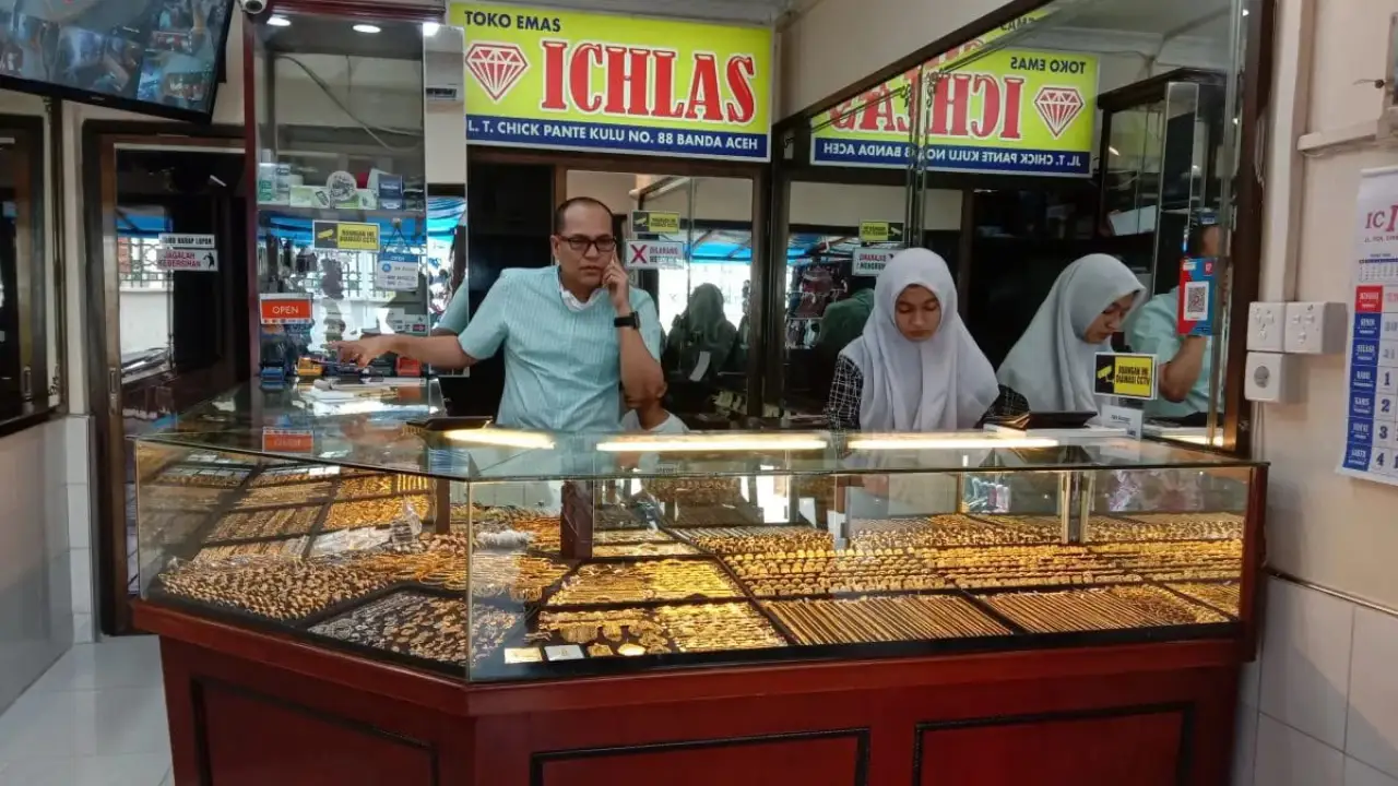Tarif listrik dan harga emas melonjak, inflasi April tembus 1,17 persen. Foto: Repro Antara.