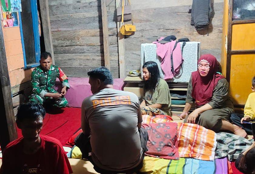 Mayat pria dan TKP usai ditemukan gantung diri. Foto: Ist.