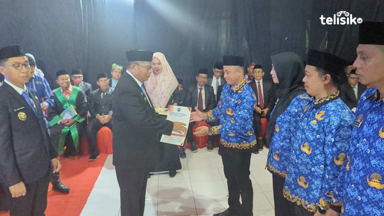 Penyerahan SK PPPK Buton Selatan oleh Bupati Muhammad Adios di Gedung Lamaindo, Batauga, Kamis (12/6/2025). Foto: Ali Iskandar Majid/Telisik