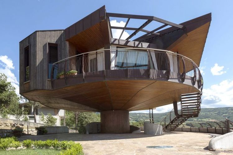 Rumah yang terletak di utara Italia ini dapat berputar penuh 360 derajat. Foto: Repro ProTek.