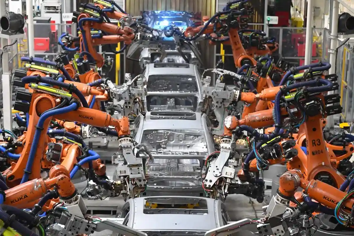 Pabrikan China jual mobil bekas nol kilometer dengan klaim mobil baru. Foto: Repro Antara.