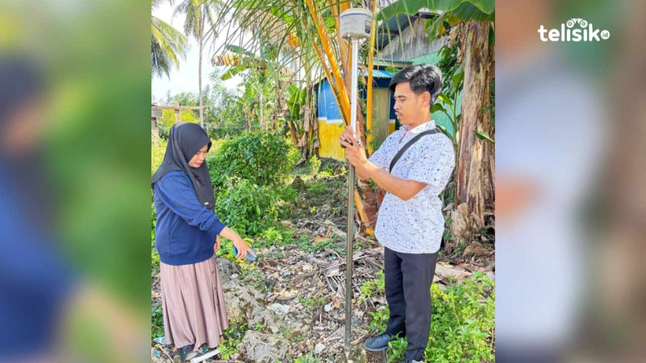 Petugas dari Kantor BPN Buton melakukan pengukuran tanah di Desa Sampuabalo, Kecamatan Siotapina, Rabu (25/6/2025). Foto: Febriyani/Telisik