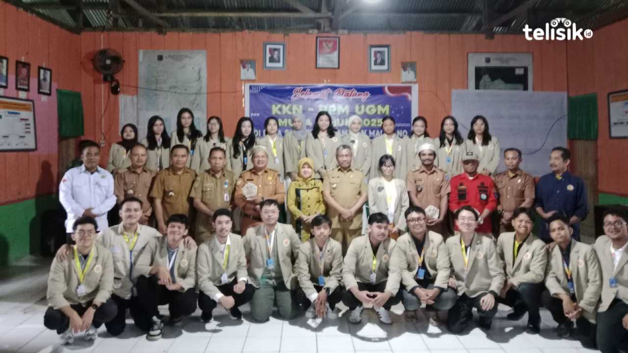 Bupati Muna, Bachrun Labuta menerima 28 mahasiswa KKN-PPM UGM, Senin (23/6/2025). Foto: Sunaryo/Telisik