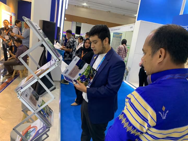 Bupati Buton, Alvin Akawijaya Putra, saat mengikuti Indonesia Water and Wastewater Expo and Forum (IWWEF) 2025 di Jakarta International Convention Center (JICC). Foto: Ist.