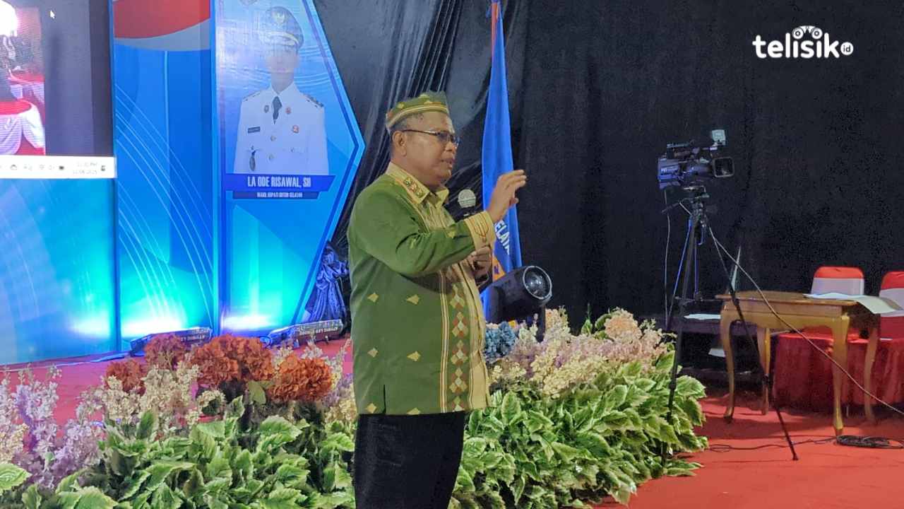 Bupati Buton Selatan, Muhammad Adios, saat menghadiri diskusi rencana penyusunan RPJMD Gedung Lamaindo, Batauga, Kamis (12/6/2025). Foto: Ali Iskandar Majid/Telisik