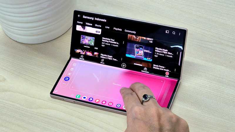 Galaxy Z Fold 7 siap hadir 9 Juli dengan desain lebih tipis dan ringan dibandingkan Galaxy Z Fold 7. Foto: Repro uzone.id