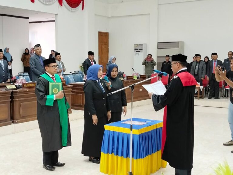 Ketgam: Hasni resmi dilantik sebagai Wakil Ketua I DPRSD Kabupaten Buton. Foto: Ist