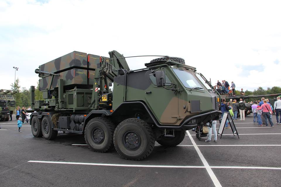 NASAMS bekerja deteksi ancaman, kirim data ke radar, lalu luncurkan rudal penangkal. Foto: Repro Defense Studies.