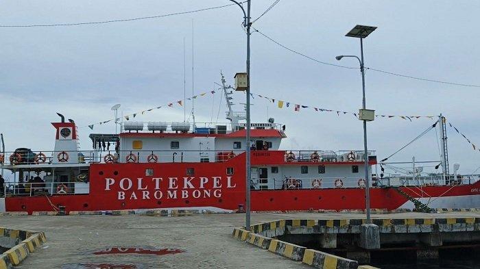 KM. Latih Barombong yang menyediakan layanan transportasi laut ke wilayah-wilayah terpencil. Foto: Ist.