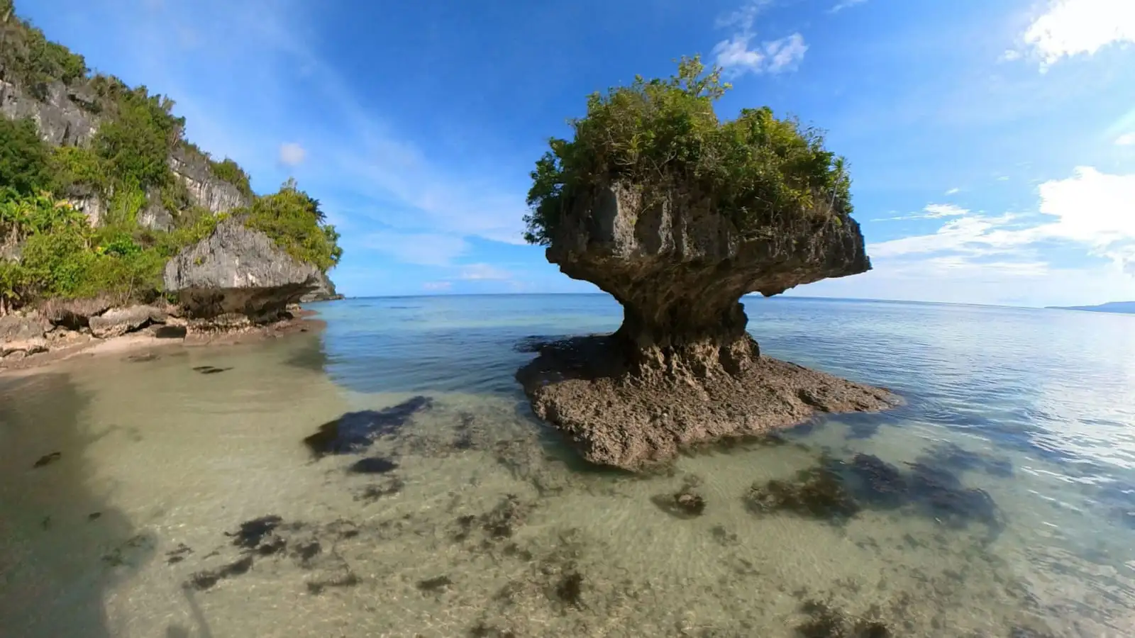 Desa Bahari, salah satu desa di Kecamatan Sampolawa, Kabupaten Buton Selatan yang memiliki berbagai keindahan alam. Foto: Luvtrip.