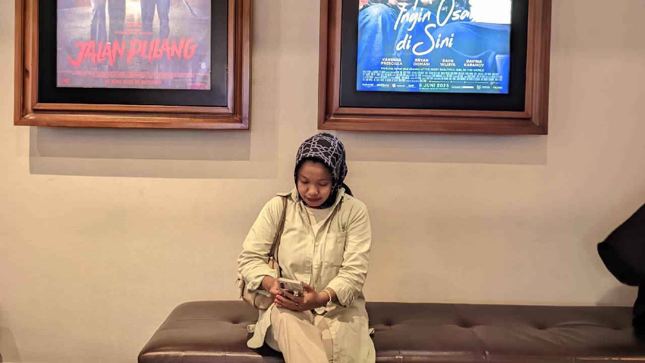 Suasana ruang tunggu bioskop XXI The Park Kendari. Foto: Hikmah