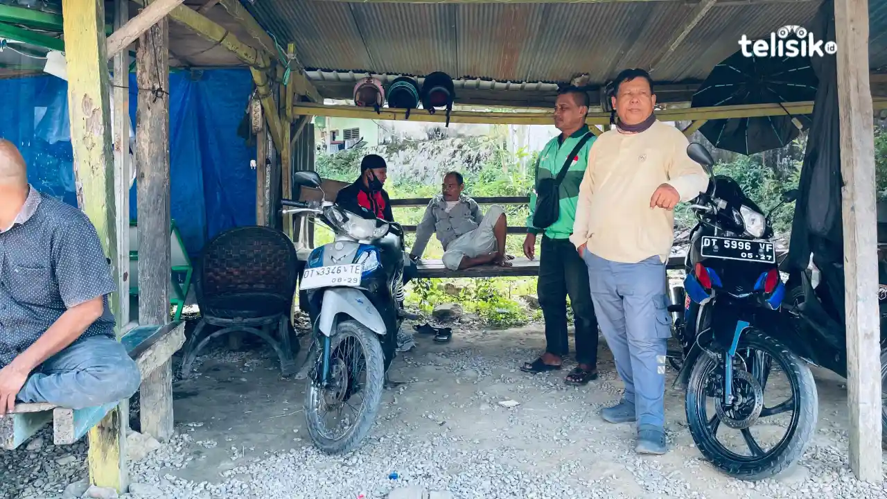 Suasana para tukang ojek pangkalan yang sedang menunggu penumpang. Foto: Ulfah Istiqomah/Telisik