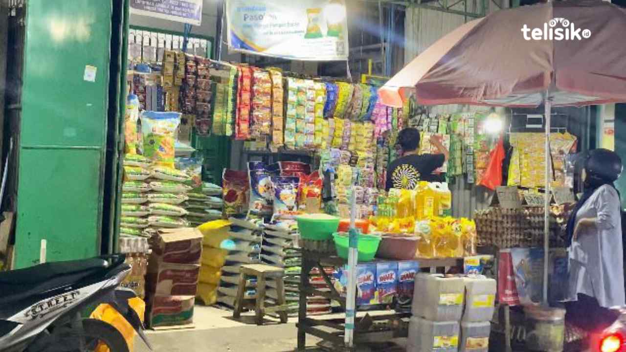 Salah satu lapak penjualan beras di Pasar Karya Nugraha Baubau. Foto: Elfinasari/Telisik