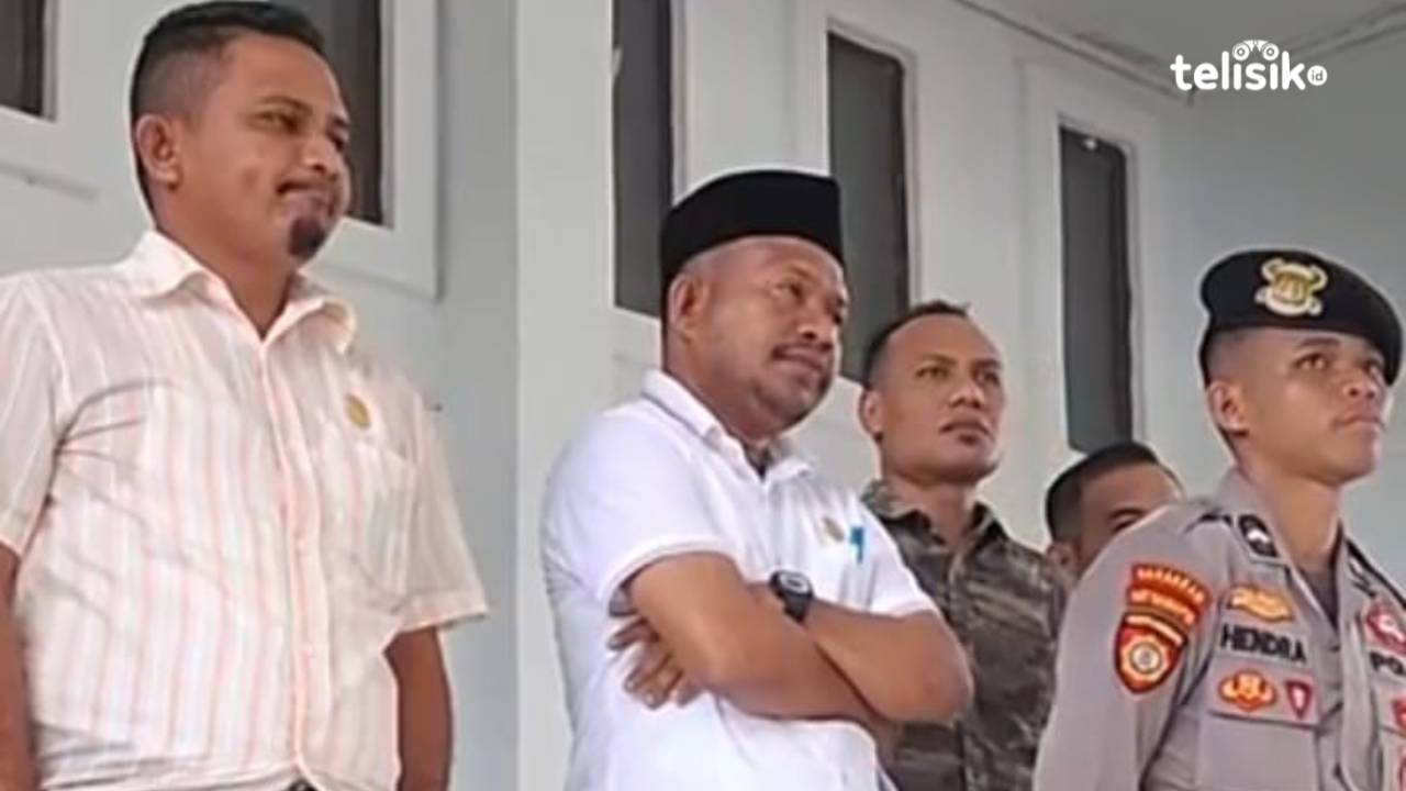 Ketua DPRD Muna, Muhamad Rahim meminta Pemkab tegas terhadap kades yang lulus PPPK. Foto: Sunaryo/Telisik.
