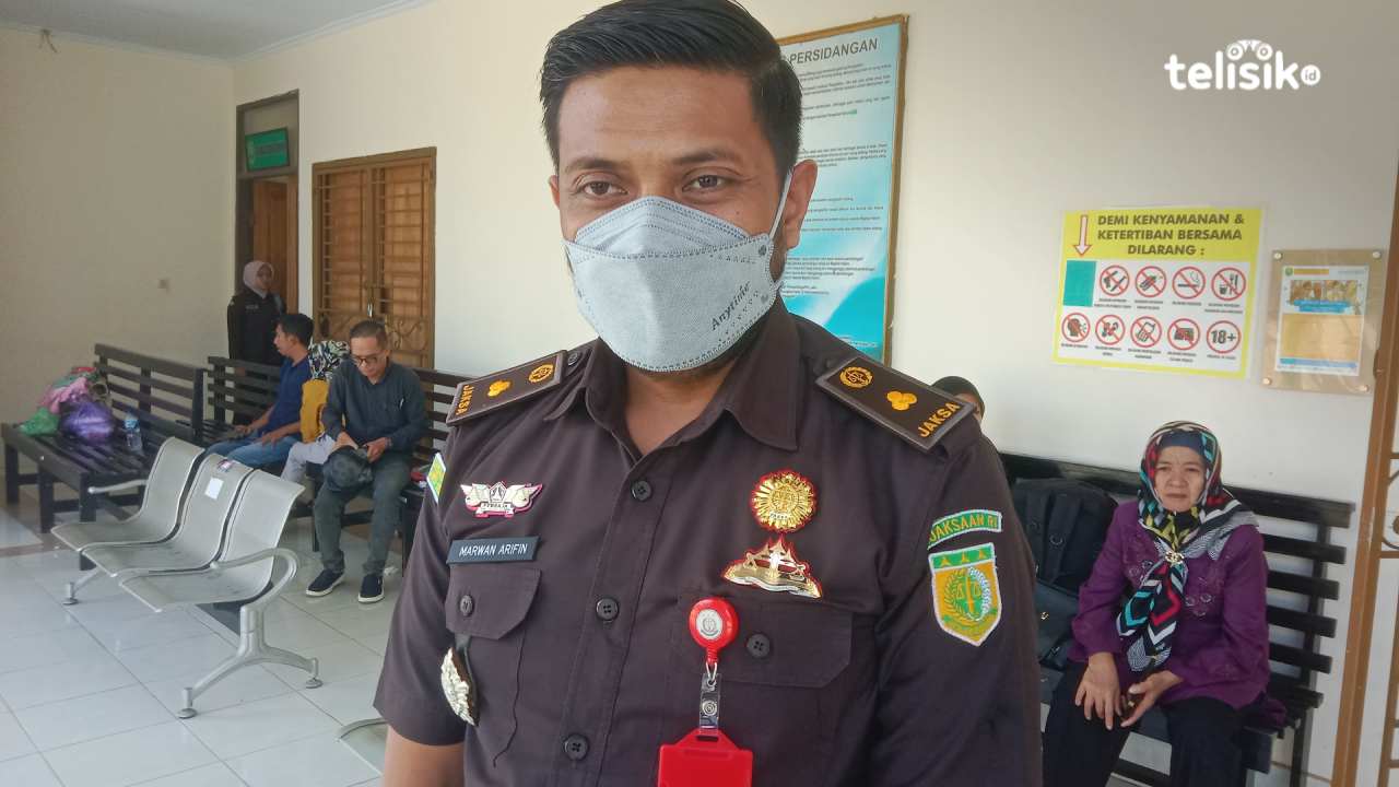 Kasi Pidsus Kejari Kendari, Marwan Arifin, saat diwawancara usai sidang, Senin (7/72025). Foto: Hamlin/Telisik