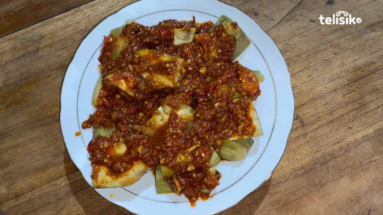 Terong bumbu sambal kacang, menu rumahan sederhana yang menggugah selera. Foto:  Hamlin/Telisik