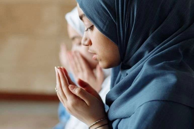 Berdoa di media sosial telah menjadi bagian dari kehidupan sehari-hari. Foto: Repro ngopibareng.id