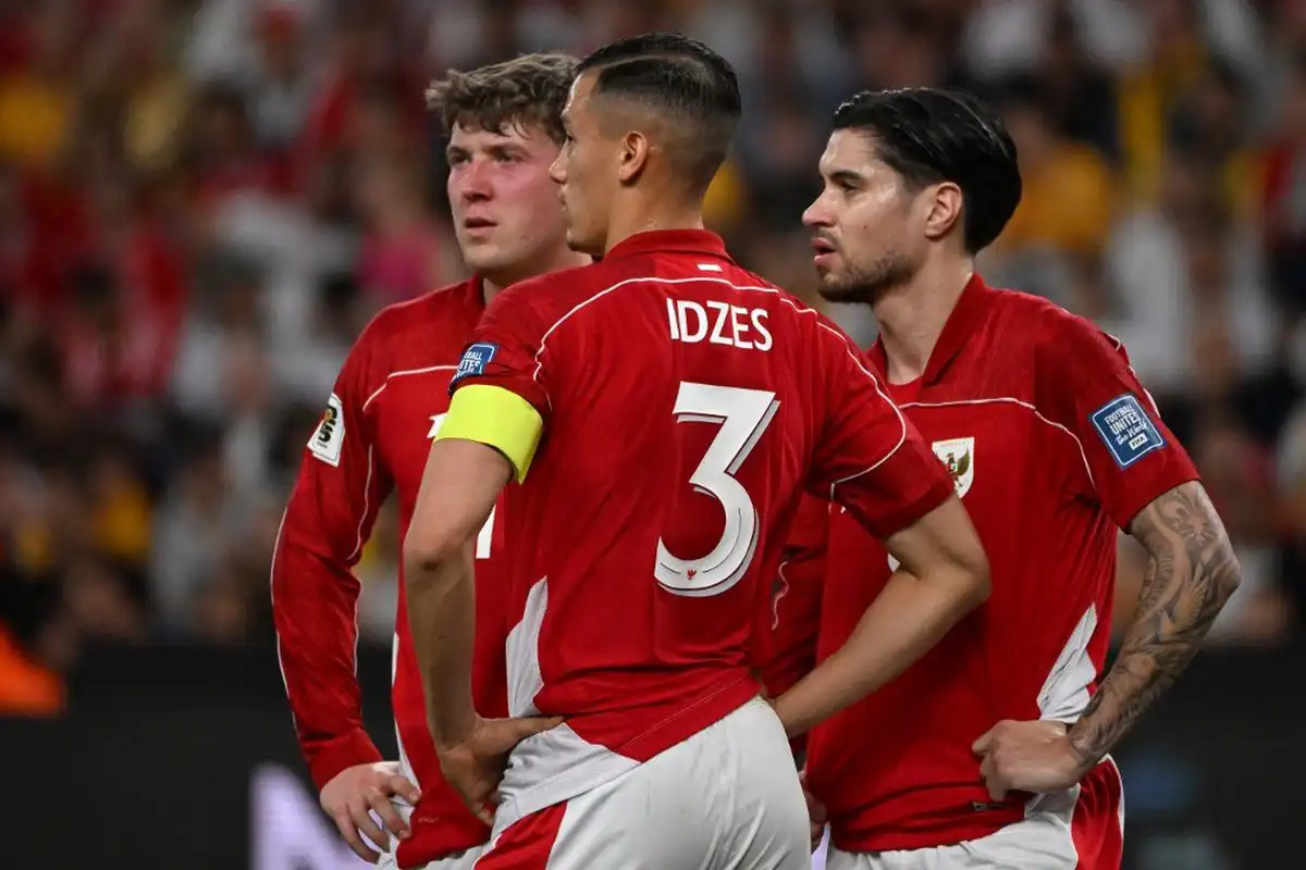 Jay Idzes, Kevin Diks, dan Ole Romeny dalam laga Kualifikasi Piala Dunia 2026. Foto: Repro AFP