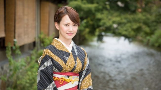 Manami Ono memutuskan menjadi mualaf setelah melihat nilai-nilai Islam selaras dengan etika Jepang. Foto: Repro portalsatu.