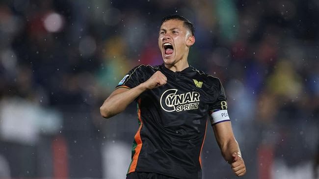 Gaji kapten Timnas Indonesia Jay Idzes di Sassuolo bisa beli Mercedes Benz setiap bulan. Foto: Repro Getty Images.
