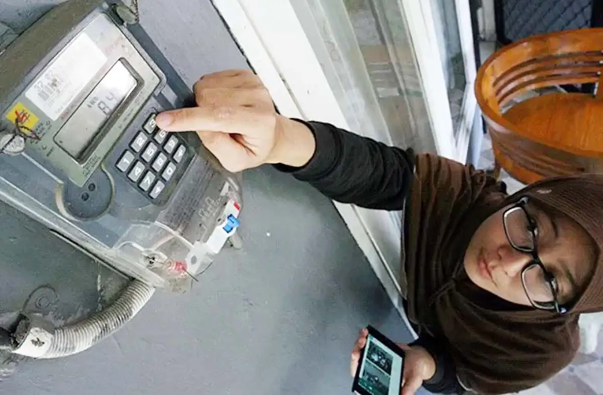 Tarif listrik 13 golongan pelanggan tetap berlaku hingga September 2025. Foto: Repro Jawapos.