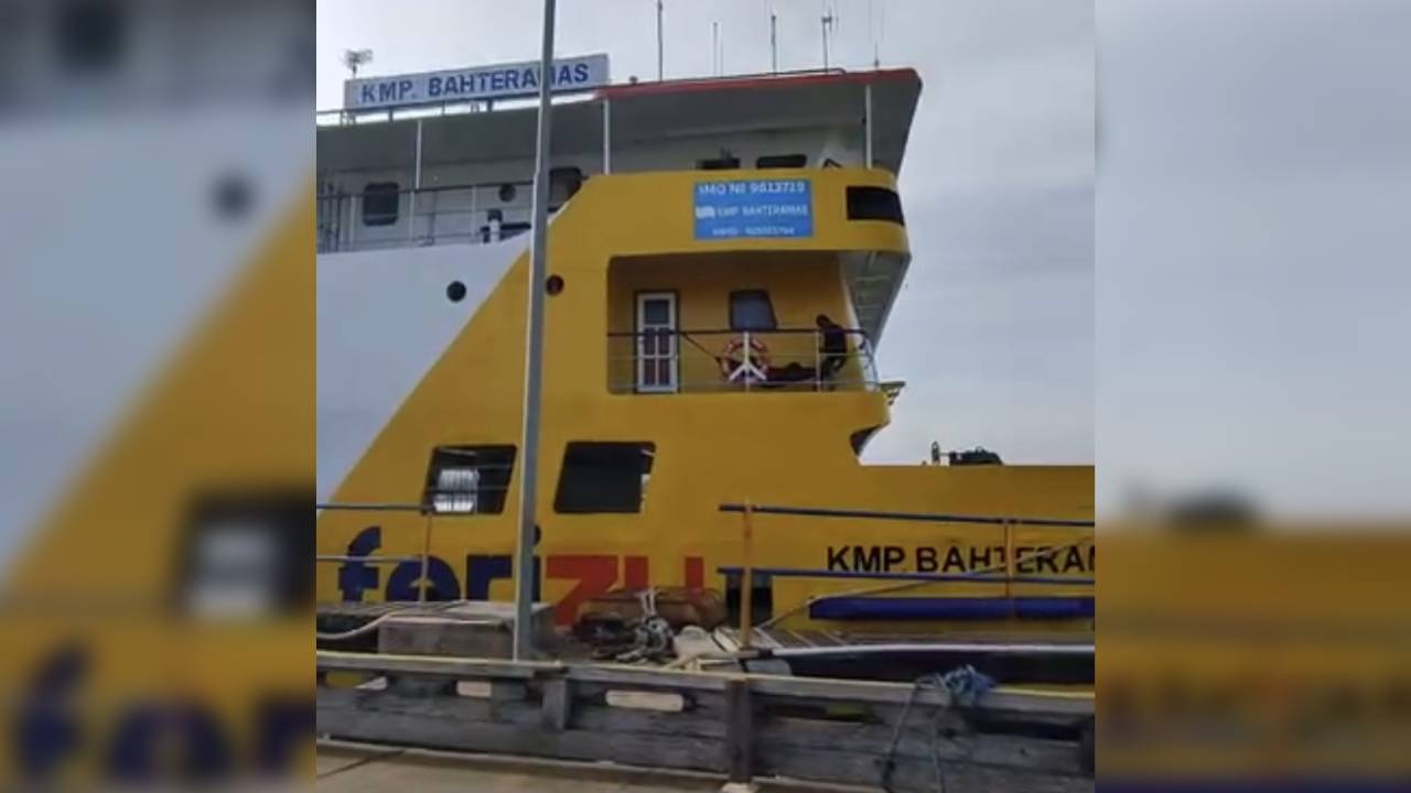 KMP Bahteramas bersandar di Pelabuhan Wawonii yang melayani rute Kendari-Langara dan sebaliknya. Foto: Ist.