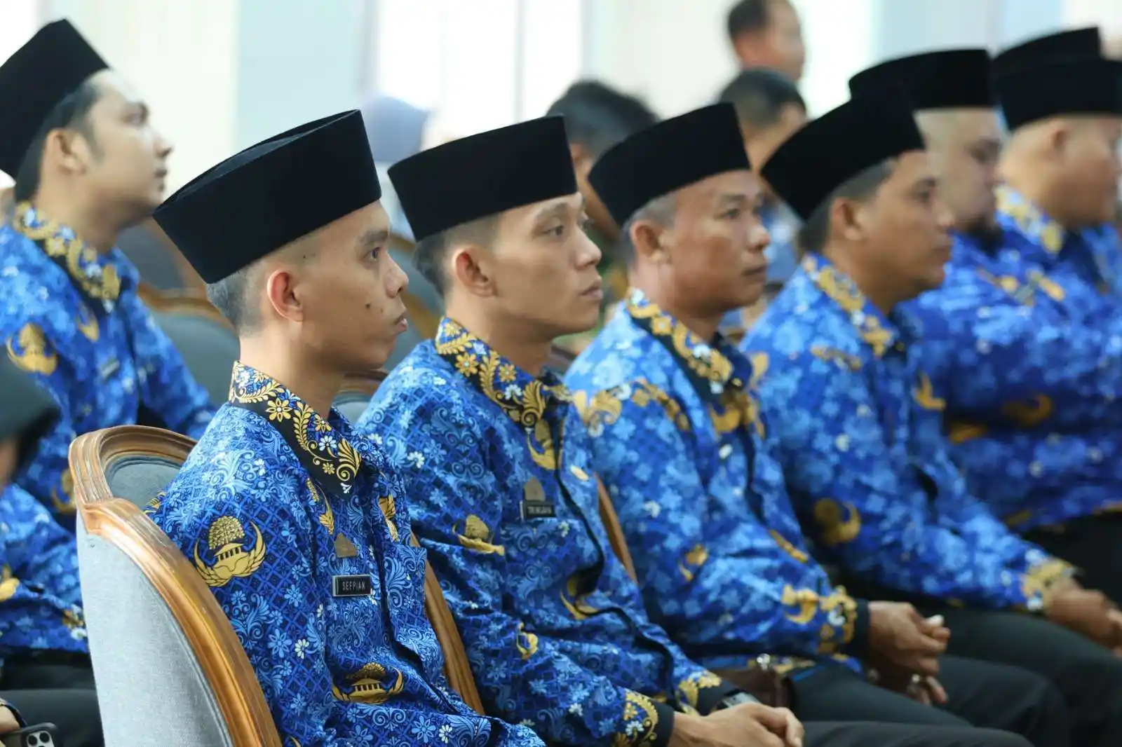 Rincian gaji PPPK paruh waktu dan penuh waktu 2025 berbeda berdasarkan aturan pemerintah terbaru. Foto: Repro RRI.
