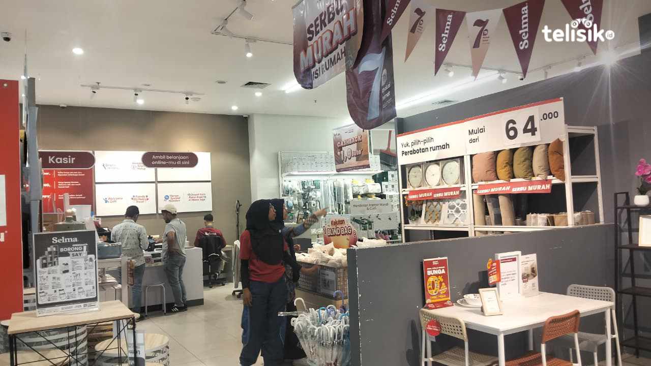 Promo ulang tahun ke-7 Selma Kendari berlangsung hingga 8 Oktober 2025, dengan furnitur mulai harga Rp 7.000. Foto: Andi Makhrunnisa/Telisik