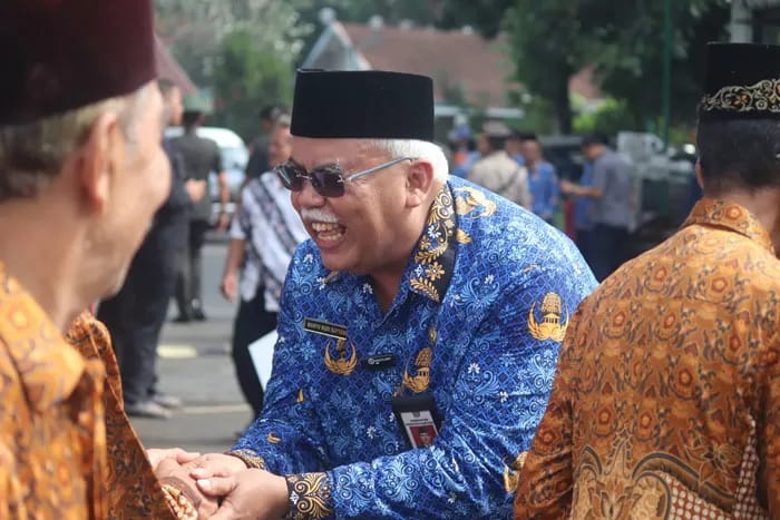 Gaji pensiunan PNS resmi cair September 2025, lengkap dengan tiga bonus ekstra tambahan bulan ini. Foto: Repro Unsplush.