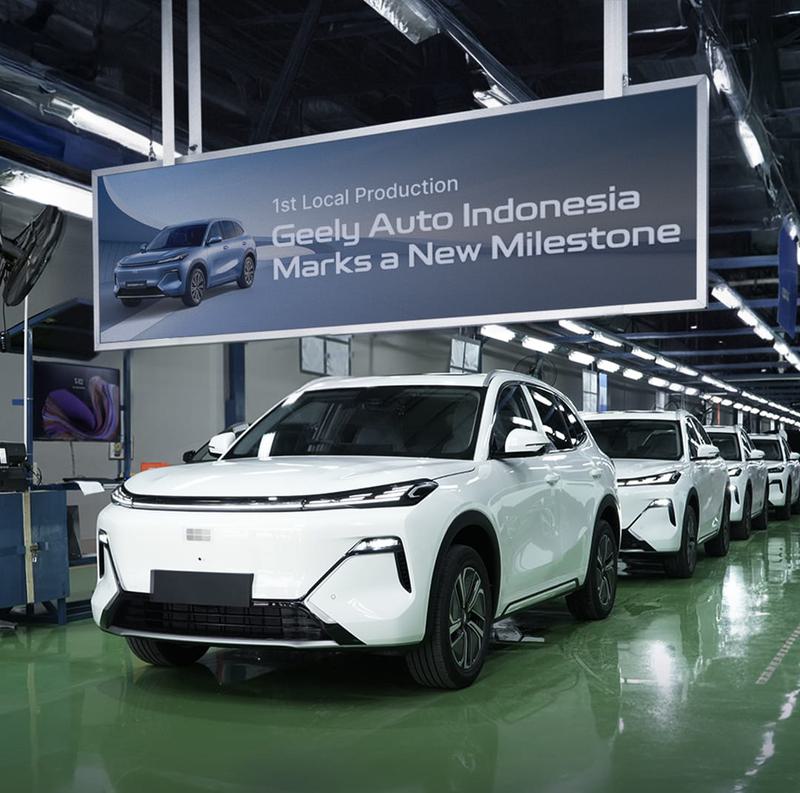 Geely memulai proses perakitan lokal melalui kerja sama dengan PT Handal Indonesia Motor (HIM) di pabrik yang berlokasi di Purwakarta. Foto: Geely Auto Indonesia