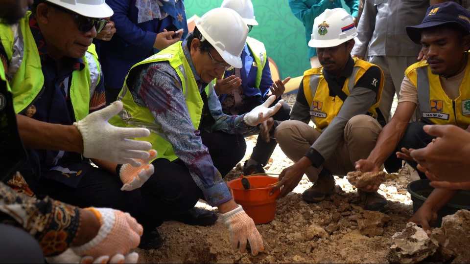 Menteri Agama Republik Indonesia, Prof. Dr. KH. Nasaruddin Umar, MA, meresmikan dimulainya pembangunan Kampus B IAIN Kendari di Kabupaten Buton Tengah, Ahad (31/8/2025). Foto: Ist.