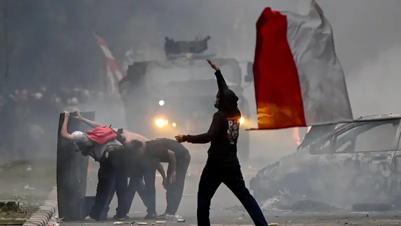 Gelombang demo ricuh di Indonesia bikin Amerika hingga Inggris keluarkan peringatan keras bagi warganya. Foto: Repro BBC.