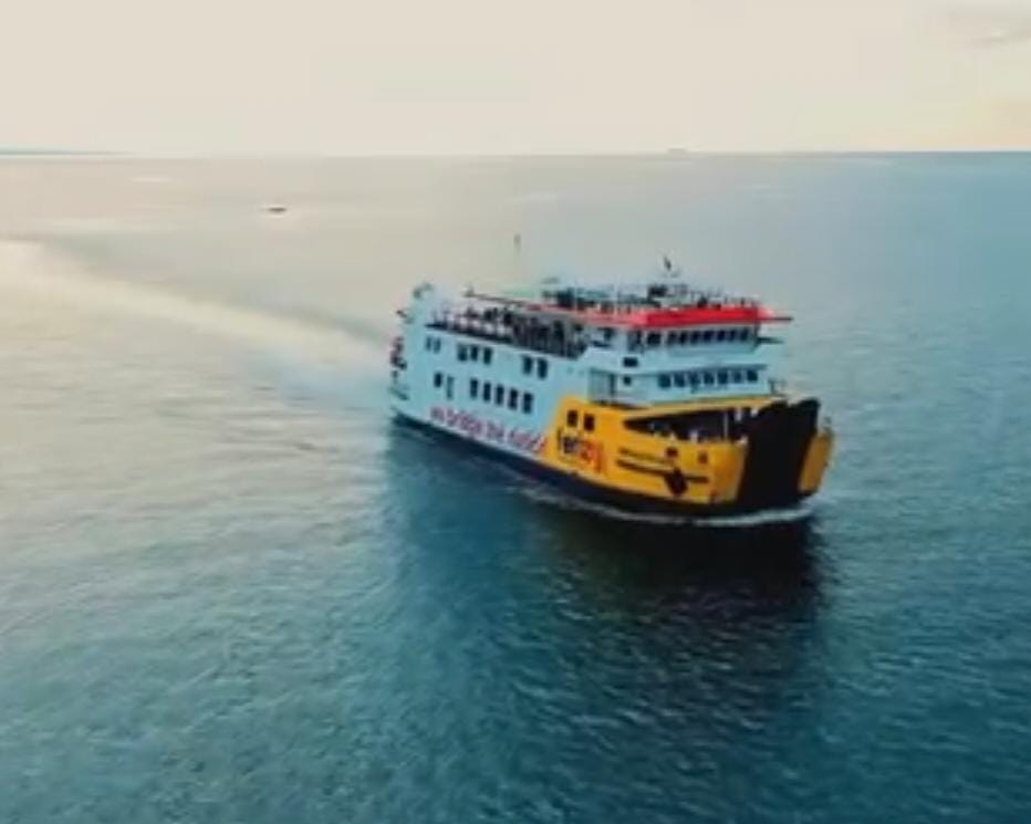 KMP Bahteramas rute Kendari-Langara (Konawe Kepulauan) dan Langara-Kendari, beroperasi setiap hari yang melayani penumpang, barang, serta kendaraan. Foto: Ist.