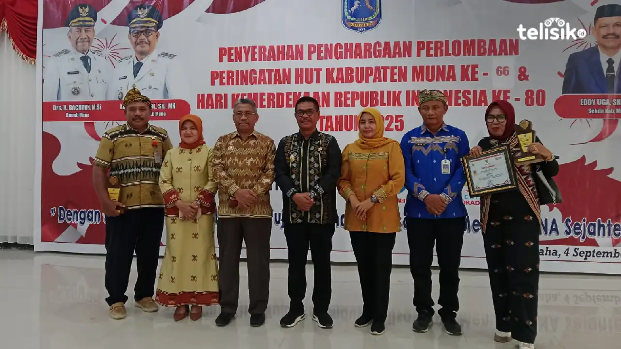 Bupati Muna, Bachrun Labuta, Wabup, La Ode Asrafil Ndoasa bersama Kasek SDN 1 Katobu, Zamain dan Kepala SDN 9 Katobu, Iskijah. Foto: Sunaryo/Telisik.
