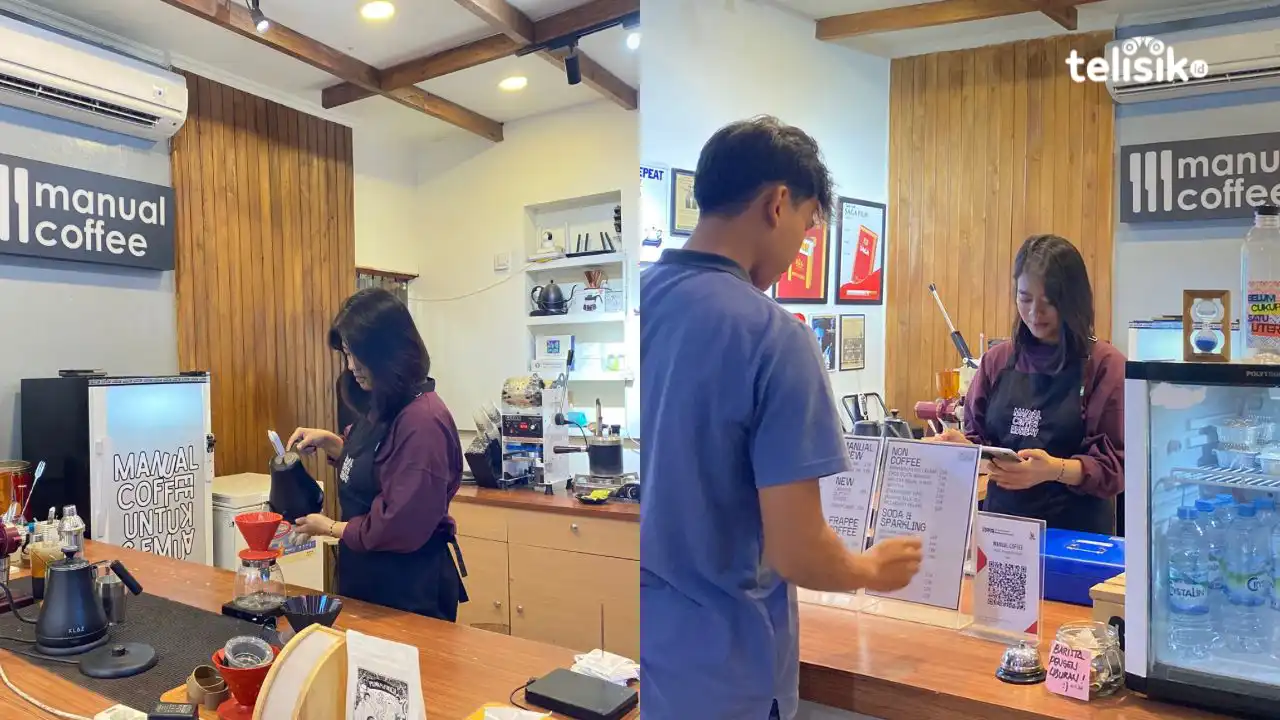 Barista Manual Coffe melakukan penyeduhan kopi dengan teknik manual brew, Jl. Buburanda, Korumba, Kec Kadia. Foto: Nyelam Syaryun/Telisik.