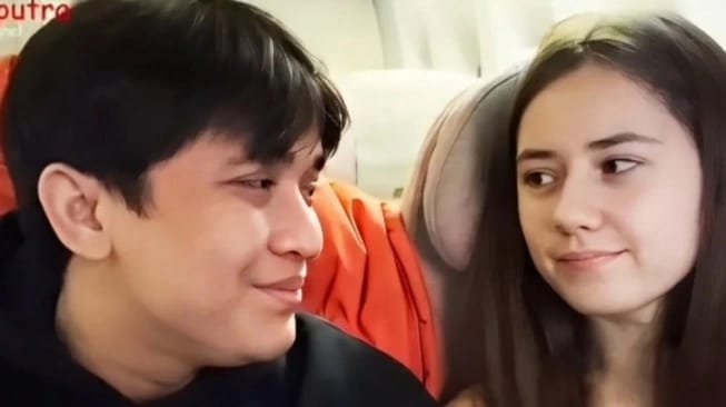 Billy Syahputra dan Vika Kolesnaya mengumumkan kehamilan anak pertama mereka. Foto: Repro Instagram Billy Syahputra