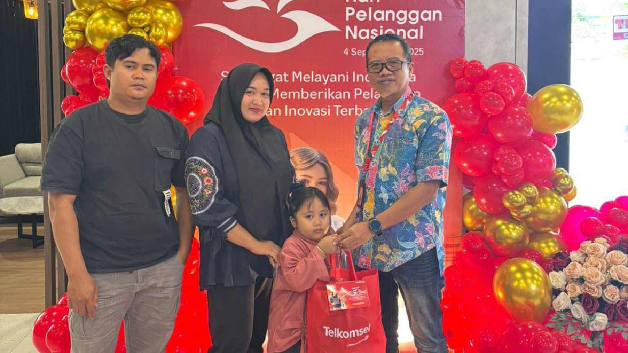 Pelanggan Telkomsel di Harpelnas 2025 dimanjakan dengan bonus kuota, diskon tagihan, layanan kilat, hingga voucher belanja. Foto: Ist.