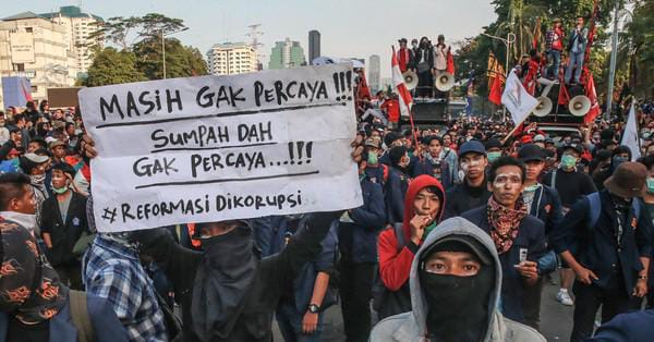 Tagar Reset Indonesia ramai diperbincangkan publik, muncul desakan penataan ulang lembaga negara. Foto: Repro Detik.