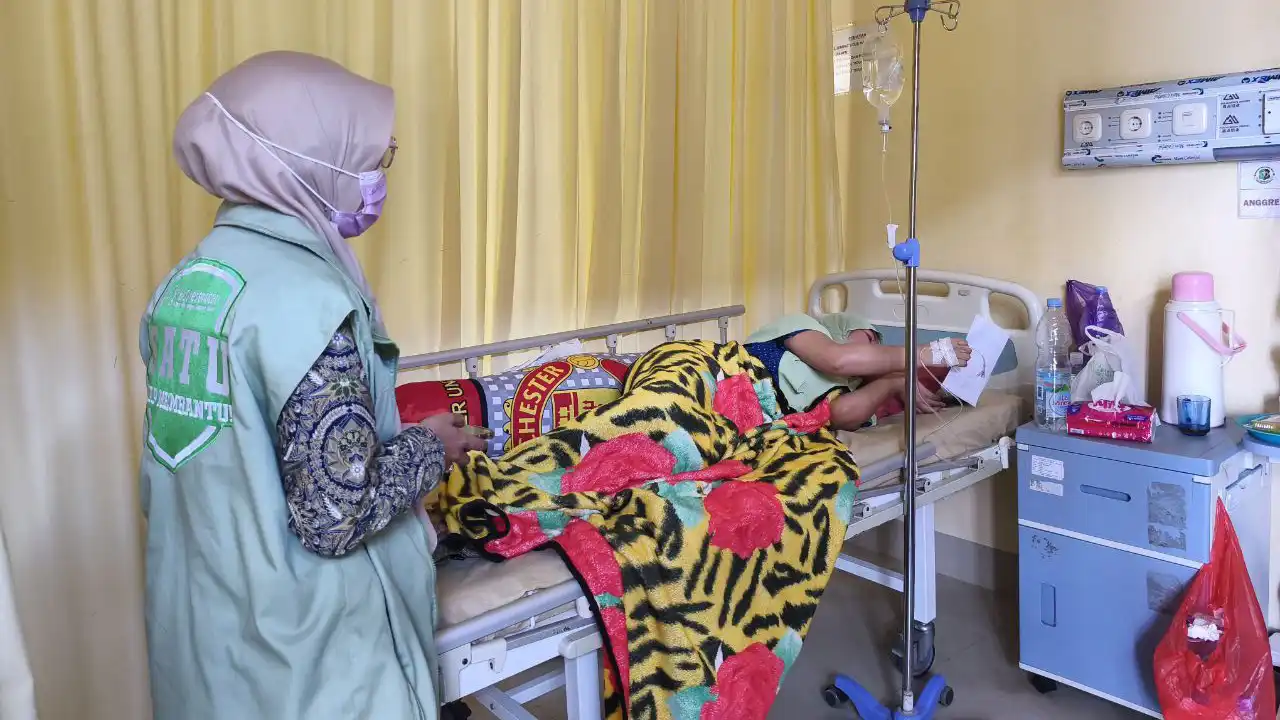 Puspita, warga Kota Kendari saat menjalani perawatan di rumah sakit. Foto: Ist.