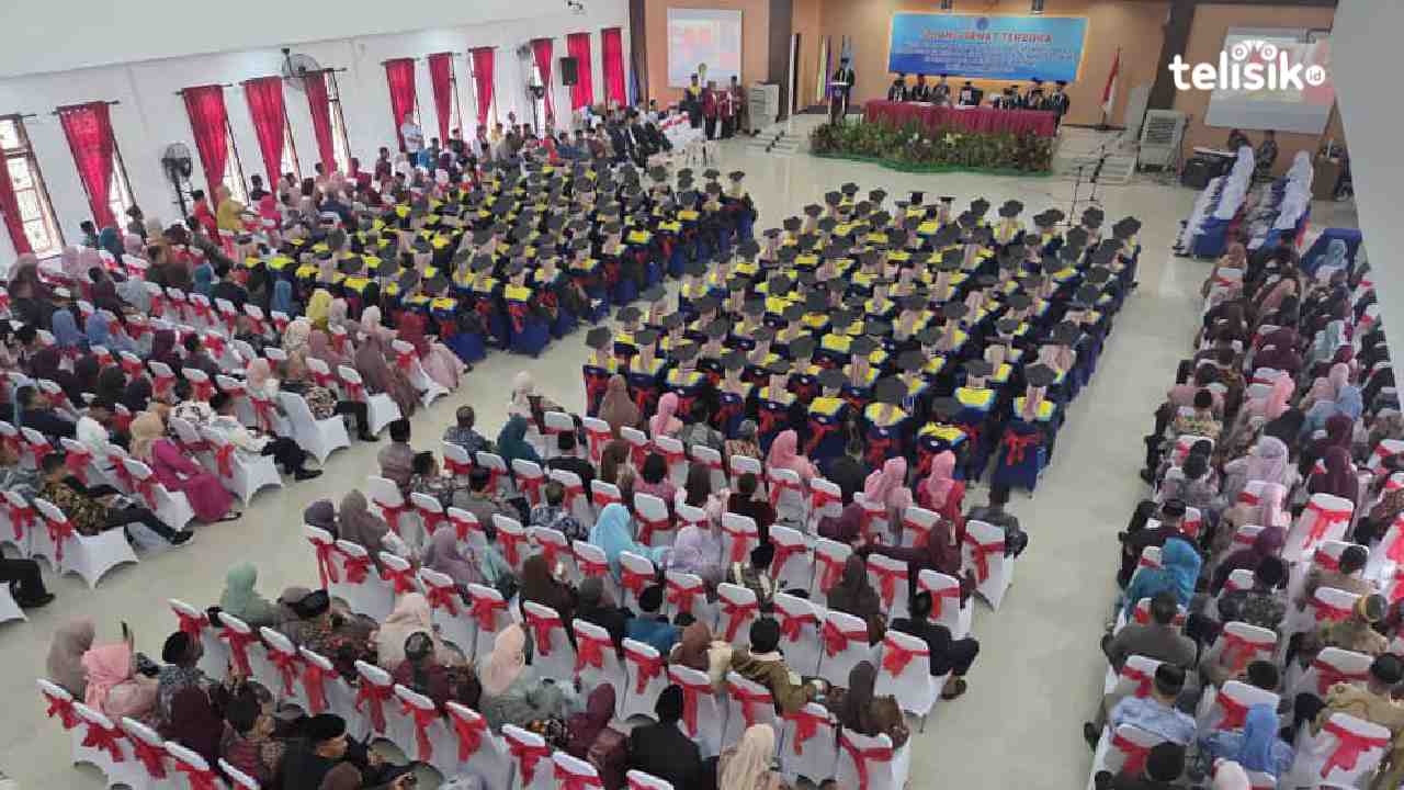 Wisuda ke-7 Stikes Pelita Ibu Kendari, Rabu (24/9/2025). Foto: Ana Pratiwi/Telisik