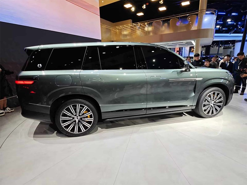 SUV Denza N9 2026 resmi hadir dengan desain baru, teknologi canggih, dan performa unggulan. Foto: Repro Motorpage.