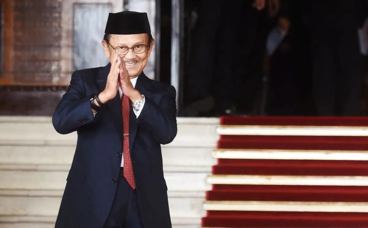 Di tengah krisis 1998, Habibie diam-diam jalankan tiga langkah berani penyelamat rupiah Indonesia. Foto: Repro Antara.